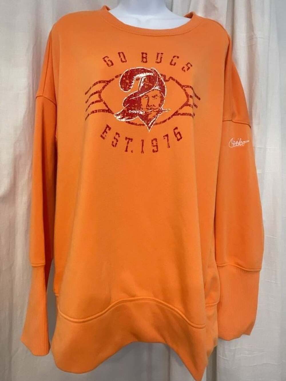 Nike Women's Tampa Bay Buccaneers Rewind Playback DRI-FIT Sweatshirt
Season 
MED